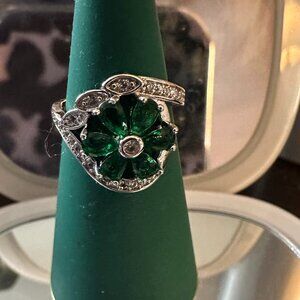 SZ 6  flower Cocktail ring Green and clear CZ